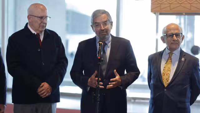 El titular de Relaciones Exteriores, Juan Ramón  De la Fuente (centro) destacó que esta labor continuará siendo una prioridad del nuevo gobierno.