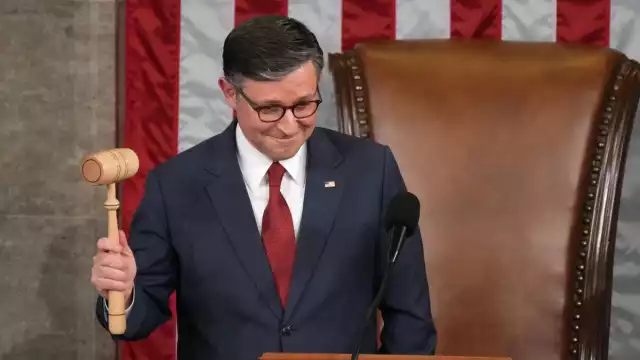 A pesar de su triunfo, Mike Johnson enfrentó disidencia en su propio partido