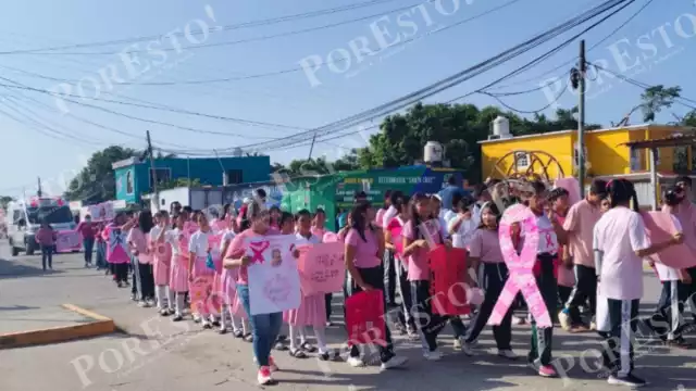 En Sabancuy se realizó una marcha con motivo del Día Mundial de la Lucha contra el Cáncer de Mama
