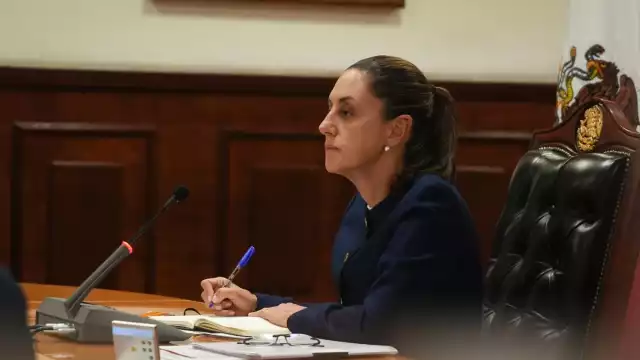 Presidenta Sheinbaum evalúa apertura de caminos y entrega de apoyos a afectados por las lluvias