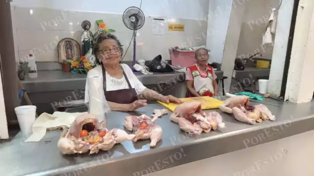 Tradición y esfuerzo: así se vive el Día de Muertos en el mercado