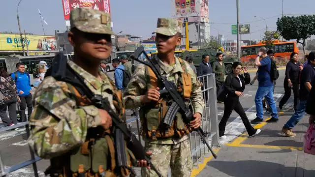 El decreto se publica tras semanas de protestas que no han cesado desde la destitución de la expresidenta Dina Boluarte