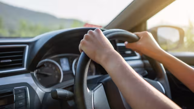 Siempre practica con un acompañante con licencia vigente.