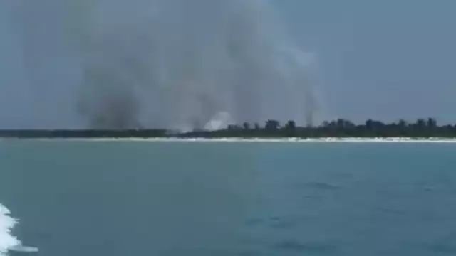 Incendio en la Ensenada Isla grande de Holbox
