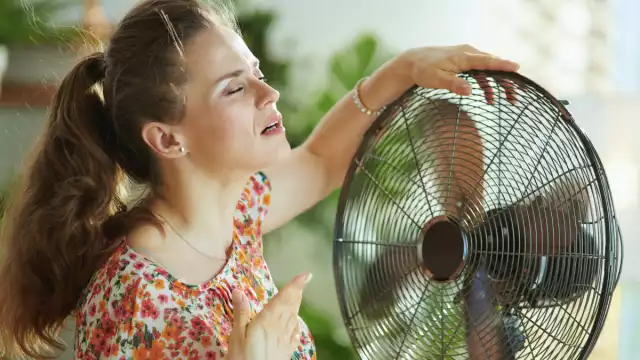 Las autoridades recomiendan tomar precauciones para evitar golpes de calor y deshidratación durante este período.