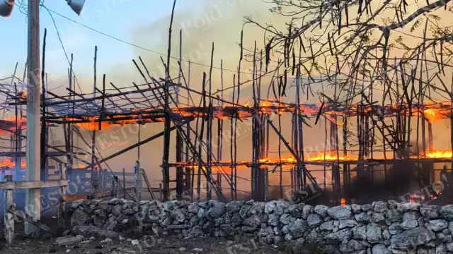 Más de dos mil personas tuvieron que ser desalojados del coso taurino, ante el inicio de las llamas