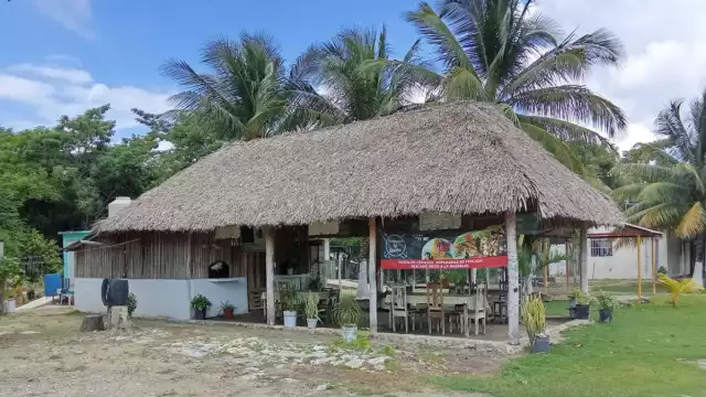 Los restauranteros de Raudales sufren por la temporada baja