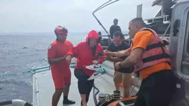Las personas rescatadas fueron trasladadas al muelle y recibieron atención médica en el Hospital Naval de La Paz