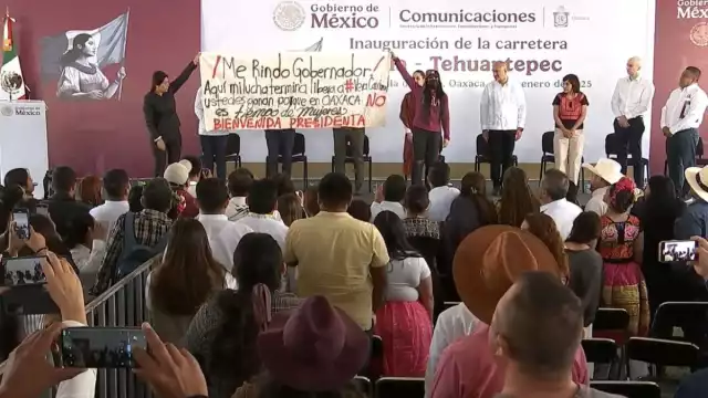 María Elena  Ríos tomó el escenario principal para acusar al gobernador, Salomón Jara, de presuntamente permitir la libertad de Juan Vera Carrizal