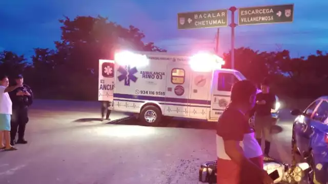 Auxilian a adulto mayor en Ribera del Río Hondo; el abuelito quedó inconsciente tras un percance vial