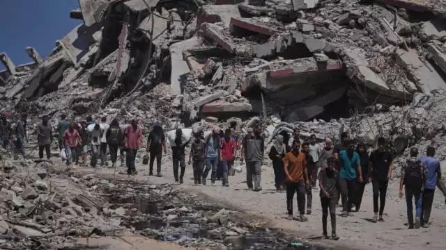 La situación humanitaria se agrava con los miles de cuerpos aún bajo los escombros