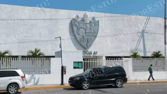 Trabajadores de PEMEX crean el Frente Nacional de Amparo por abandono sindical.