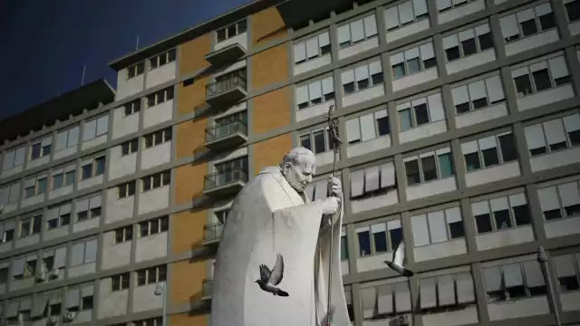 A pesar de su delicada condición, el pontífice se mantiene de buen ánimo