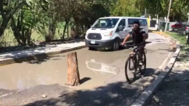 Calles de Bacalar, lucen llenas de baches