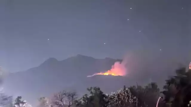 El siniestro ya ha consumido aproximadamente 150 hectáreas de pastizal, arbustos y árboles