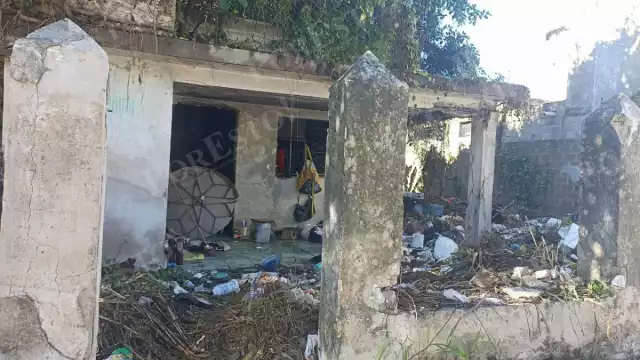 Preocupación en Champotón por lote baldío lleno de basura y mosquitos en la colonia Durán Lanz