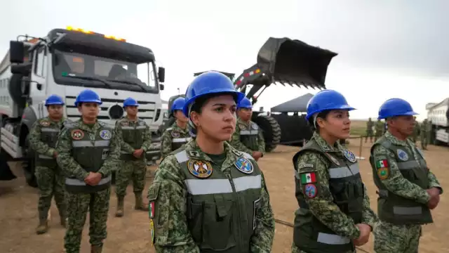 El objetivo es nalizar diversas alternativas que permitan evitar conflictos sociales y legales asociados al proyecto ferroviario