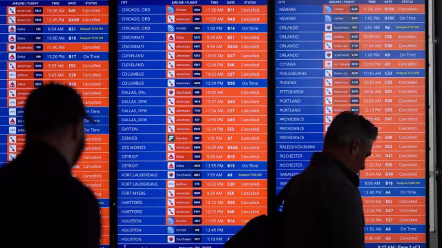 Ante los ajustes en la operación la administración del Aeropuerto Internacional Ronald Reagan, recomendó a los pasajeros verificar sus vuelos con las aerolíneas