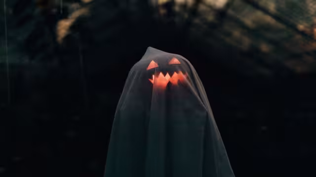 Captan en cámara de seguridad a un hombre que aparece y desaparece