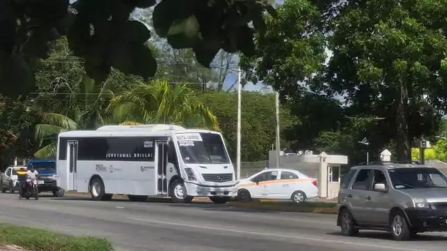 Taxista obstruye el paso de camión de “Ruta Caribe” en Chetumal