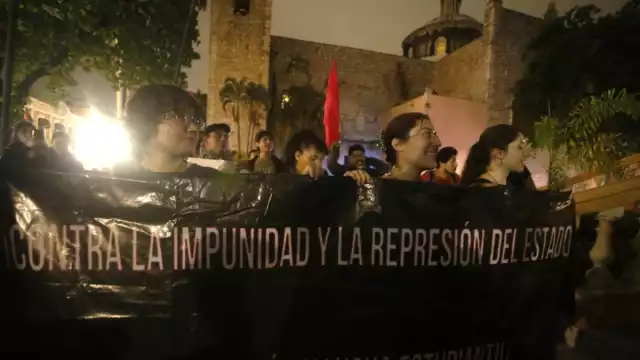 “Dos de octubre no se olvida”: estudiantes y colectivos marchan en Mérida a 57 años de la matanza de Tlatelolco