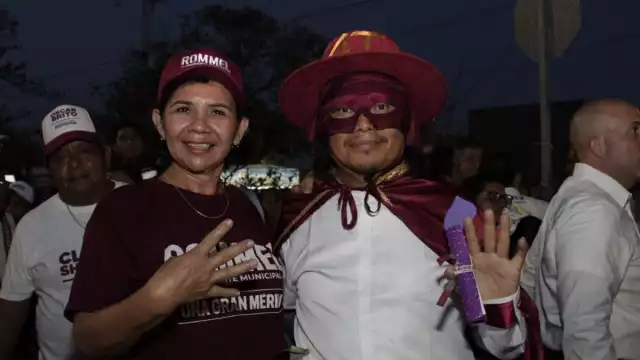 Simpatizantes esperan a Claudia Sheinbaum en el parque San Roque