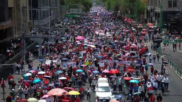 La CNTE mantiene los bloqueos y marchas para exigir que se cumplan sus exigencias.