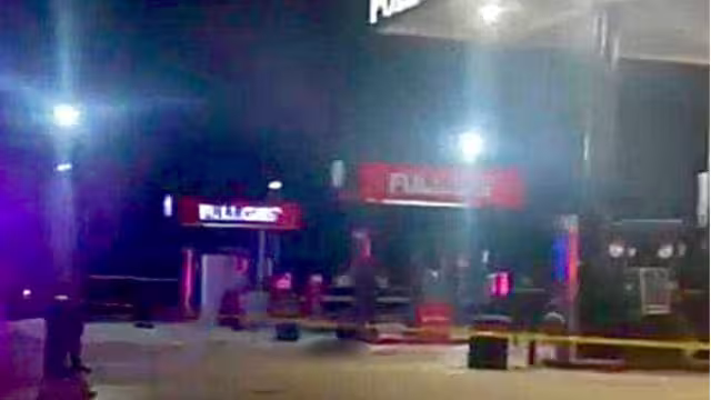 Un hombre fue asesinado en una gasolinera de Tulum tras recibir diez impactos de bala