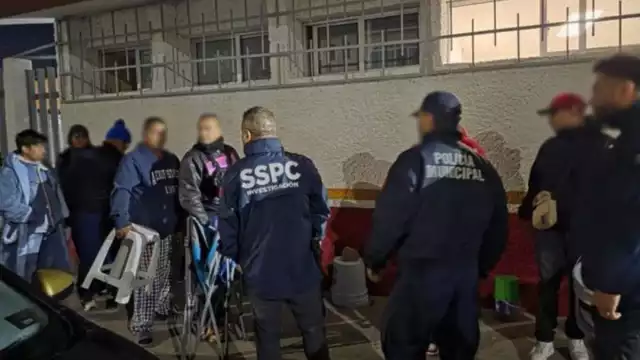 El operativo consistió en la remoción de las sillas y objetos utilizados para apartar lugares