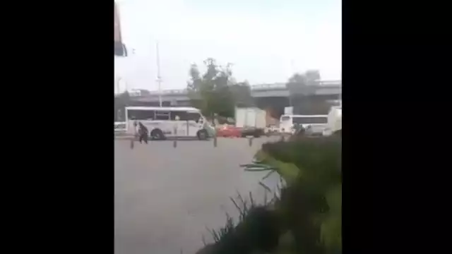 En redes sociales circularon videos e imágenes que muestran la intensa movilización policiaca y las detonaciones de arma de fuego