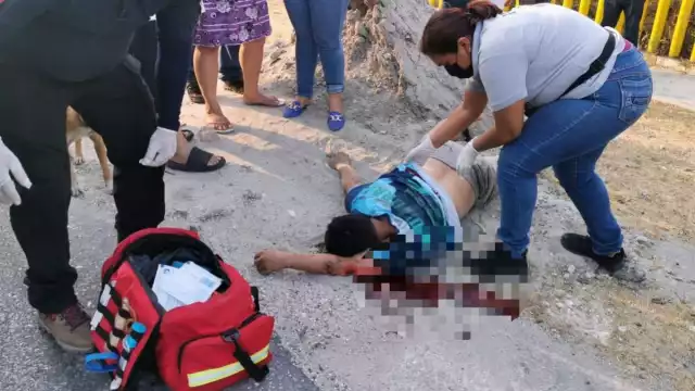 El motociclista fue atendido por personal de emergencias en Ciudad del Carmen