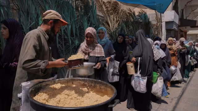La llamada se produce mientras la Casa Blanca impulsa un plan de alto el fuego escalonado