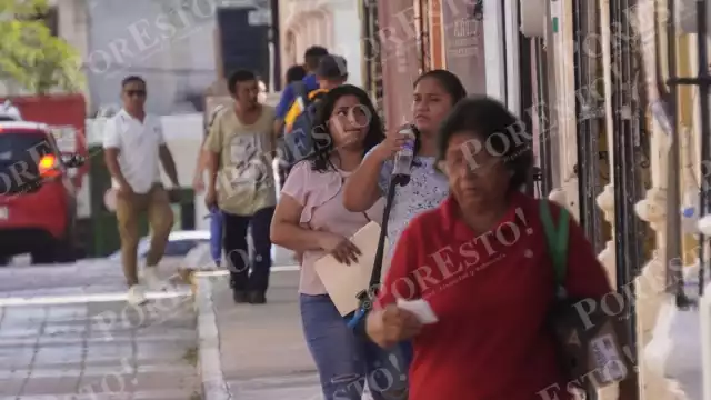 Vecinos de Hampolol y Pich reciben recursos para mejorar parques y áreas de juego