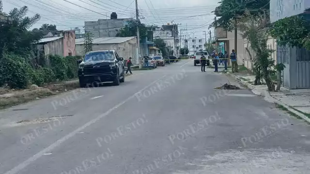 Autoridades acordonan zona tras hallazgo de camioneta abandonada con balazos