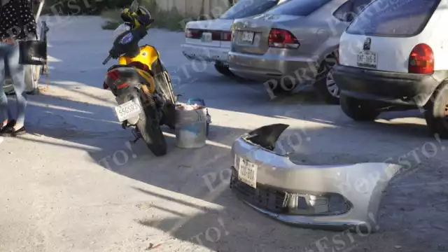 Choque frente a la Fiscalía deja cuantiosos daños y una mujer lesionada en Campeche