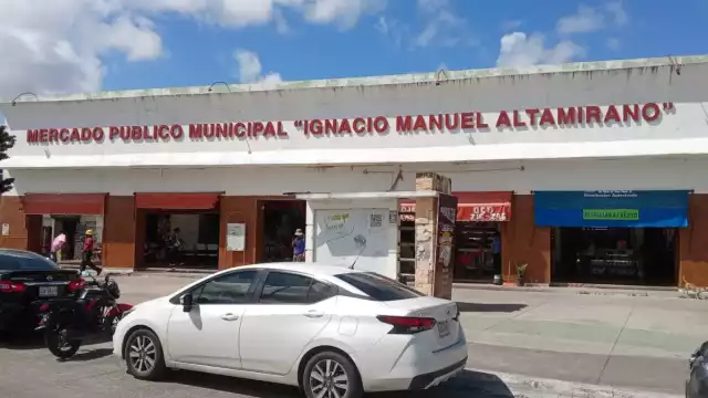 Locatarios del mercado Altamirano acusan a secretario del Ayuntamiento de favorecer a una familia de vendedores