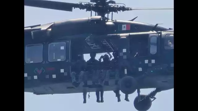 Fuentes cercanas al operativo reportaron también la detención de cuatro civiles, así como el aseguramiento de un rancho