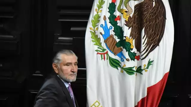 De admitirse, la solicitud deberá canalizarse a comisiones para análisis de procedencia y, en su caso, a un juicio político en San Lázaro