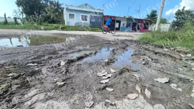Vecinos de la colonia La Cruz denunciaron el deterioro de la calle 11, a la altura del Cementerio La Cruz, en Champotón.