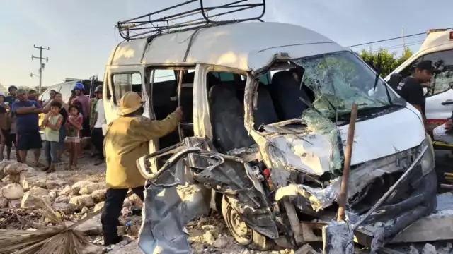 Por manejar bajo los efectos del alcohol, el conductor de una Van chocó contra una albarrada en Espita