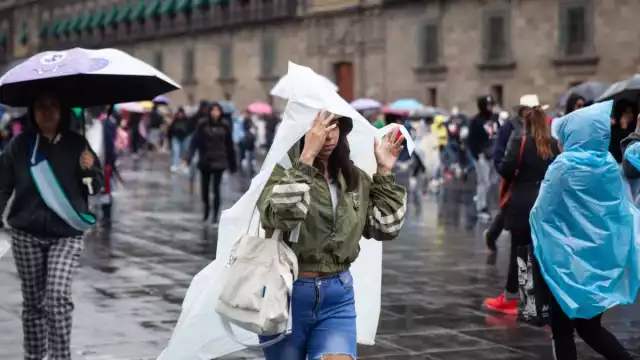 Las autoridades han instado a los ciudadanos a conducir con precaución y evitar zonas propensas a inundaciones