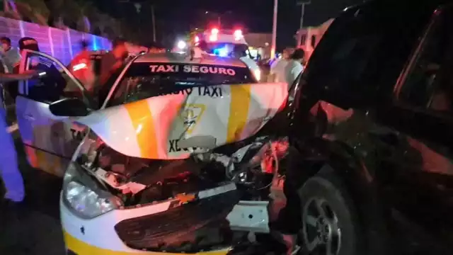 Lluvia provoca carambola vehicular en Chetumal