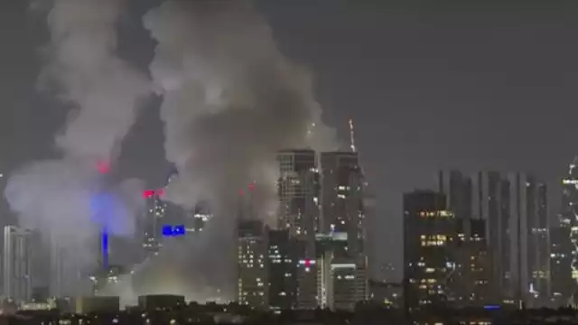 Si bien varios misiles fueron interceptados exitosamente, imágenes en vivi dieron muestra que algunos impactaron en tierra