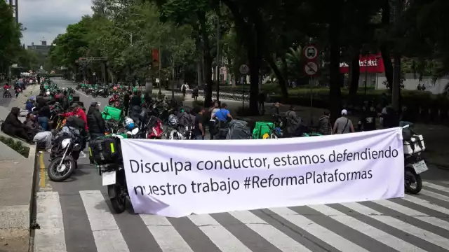 Pasadas las 11:00 horas, el Centro de Orientación Vial (Ovial) de la SSC reportó que el bloqueo seguía activo