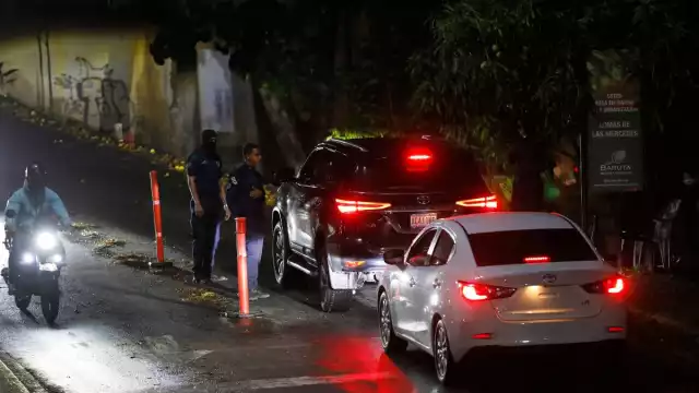 Durante más de un año, los activistas permanecieron dentro de la sede diplomática argentina denunciando asedio policial