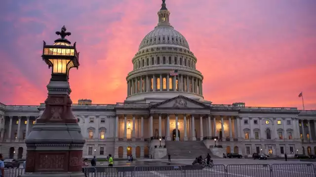 Se trata del primer cierre en siete años y llega en medio de un fuerte enfrentamiento político en torno al financiamiento de la sanidad