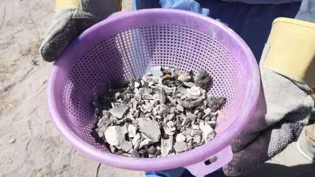 A pesar de descartar la existencia de un crematorio ilegal, la Fiscalía confirmó el descubrimiento de restos óseos en tres áreas distintas del municipio