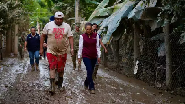 La presidenta Claudia Sheinbaum ha estado visitando y recorriendo las zonas afectadas por las inundaciones en Veracruz, Puebla, Hidalgo, Querétaro y San Luis Potosí.