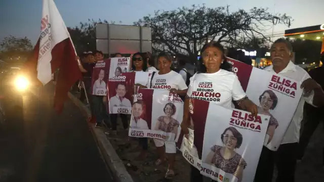 Simpatizantes apoyan a Joaquín Díaz Mena en Mérida