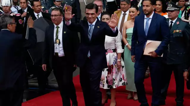 El nuevo presidente asume el poder en medio de una crisis económica marcada por la escasez de dólares